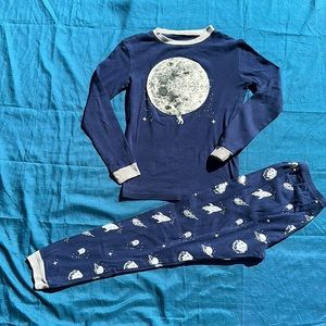Kikiz Ye pajama set Moon/ Astronaut graphic glow in the dark Navy size 14